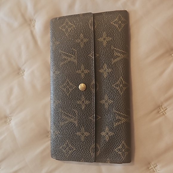 Louis Vuitton wallet needs love - Picture 1 of 17
